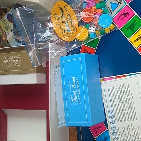 π₯ Disney WHITE BOX Trivial Pursuit EXCELLENT CONDITION Board GAME π - Picture 3 of 16